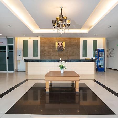 Leenova Place Bangkok Eksteriør billede